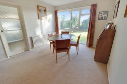 Western Ave, Woodley, Image 10