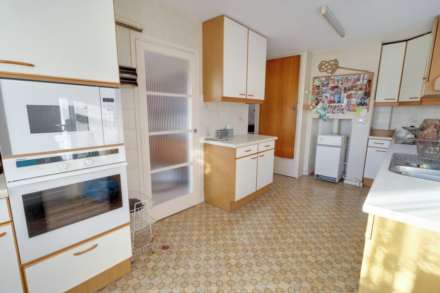 Western Ave, Woodley, Image 12