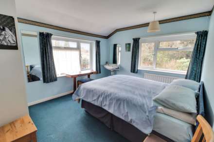 Western Ave, Woodley, Image 15