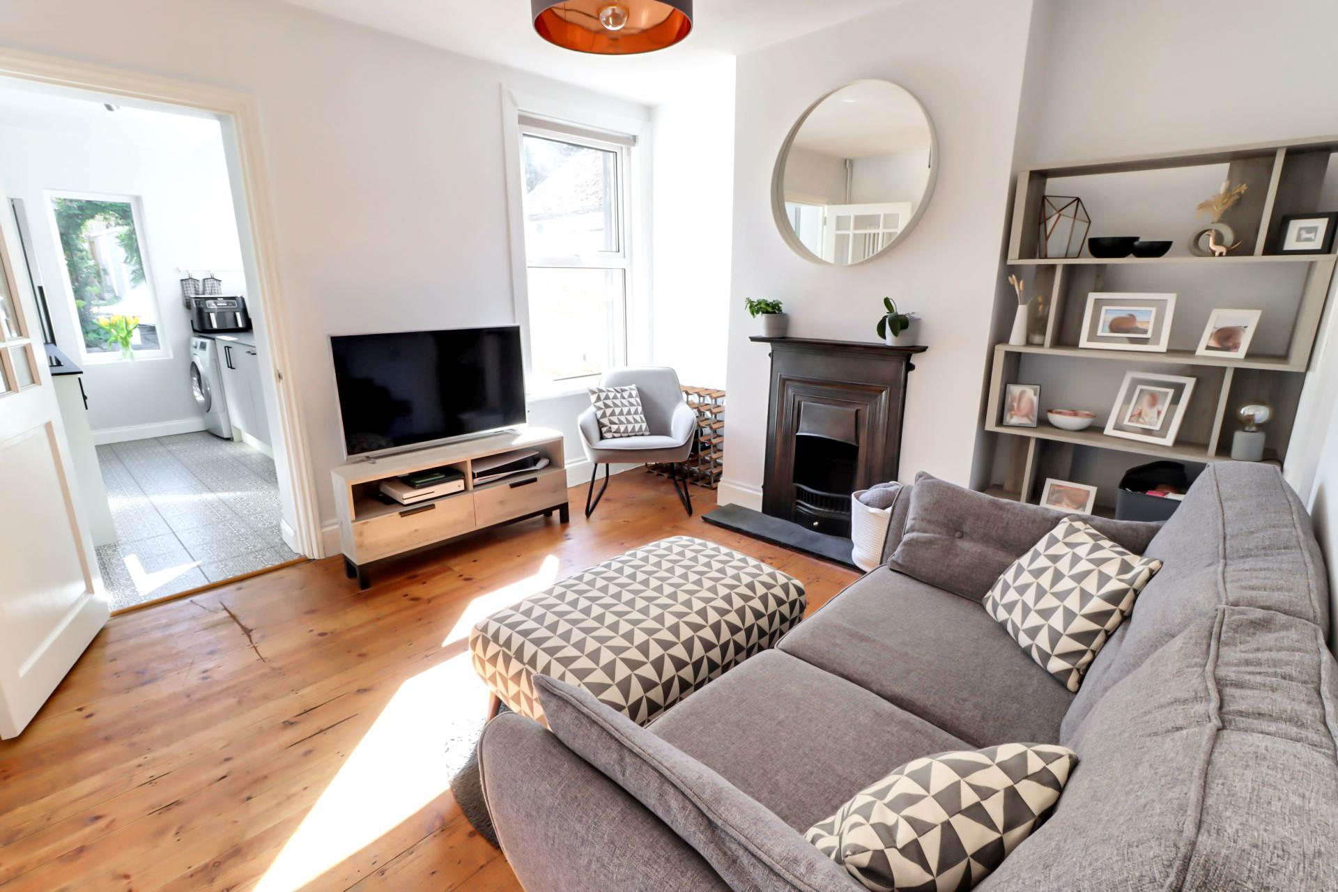 Elgar Road, Reading, Image 4