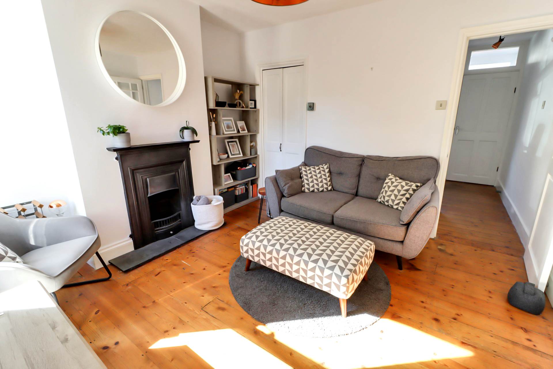 Elgar Road, Reading, Image 5