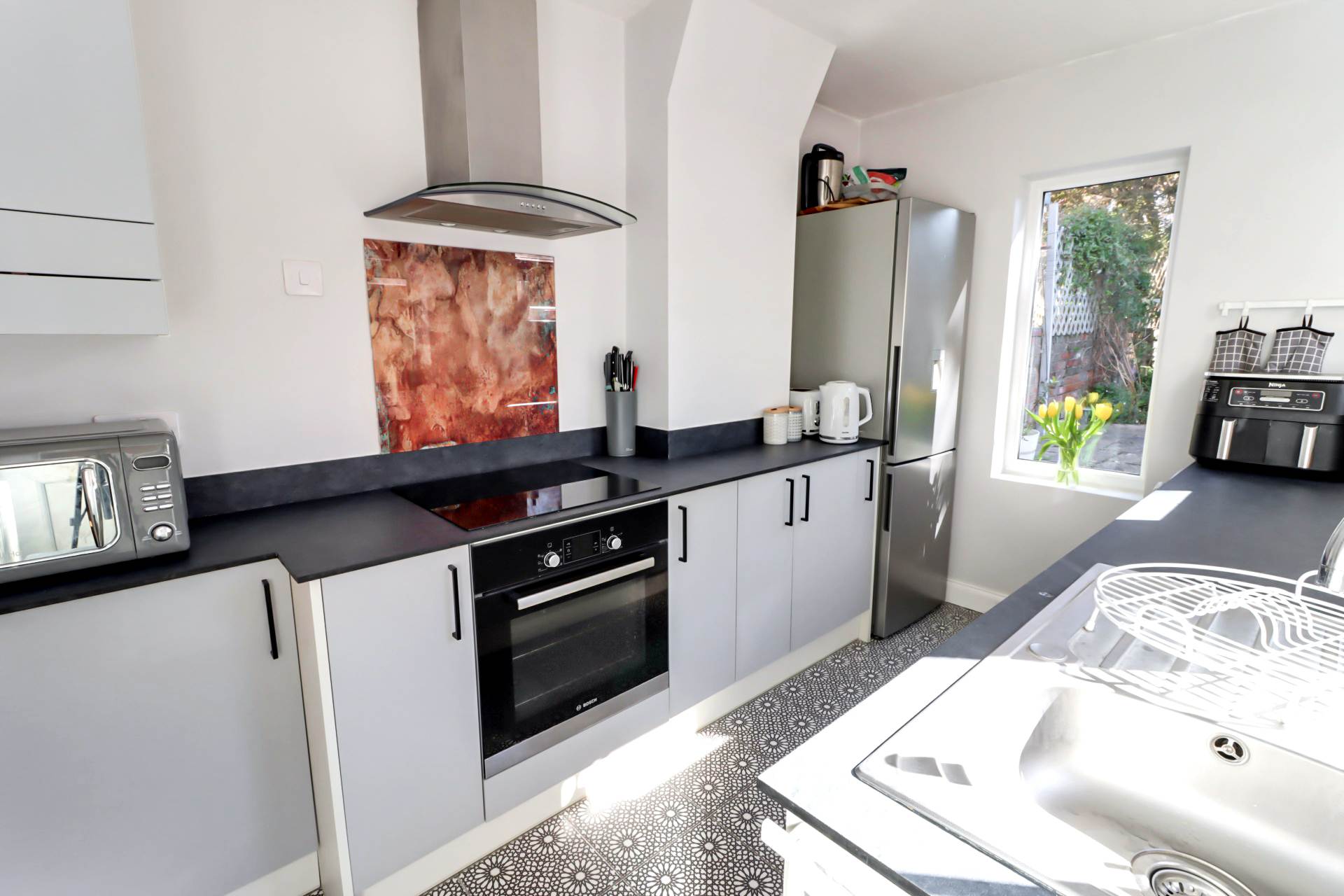 Elgar Road, Reading, Image 6