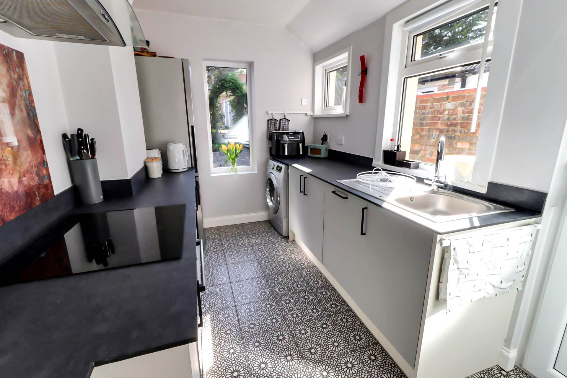 Elgar Road, Reading, Image 7