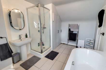 Elgar Road, Reading, Image 11