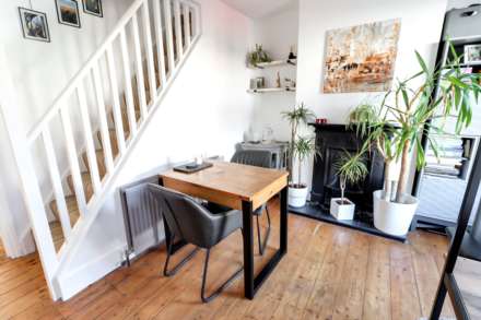 Elgar Road, Reading, Image 2