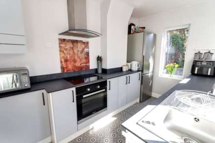 Elgar Road, Reading, Image 6