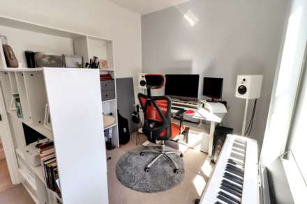 Elgar Road, Reading, Image 9