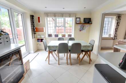 Cutbush Close, Reading, Image 4
