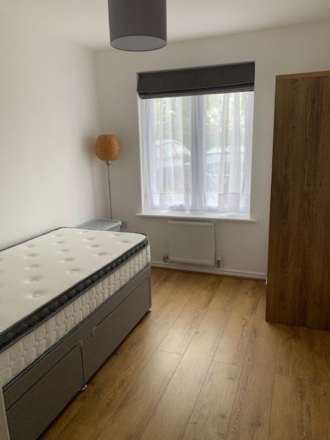 Regis Park Road, Reading, Image 6