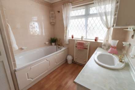 Erleigh Court Drive, Earley, Image 15