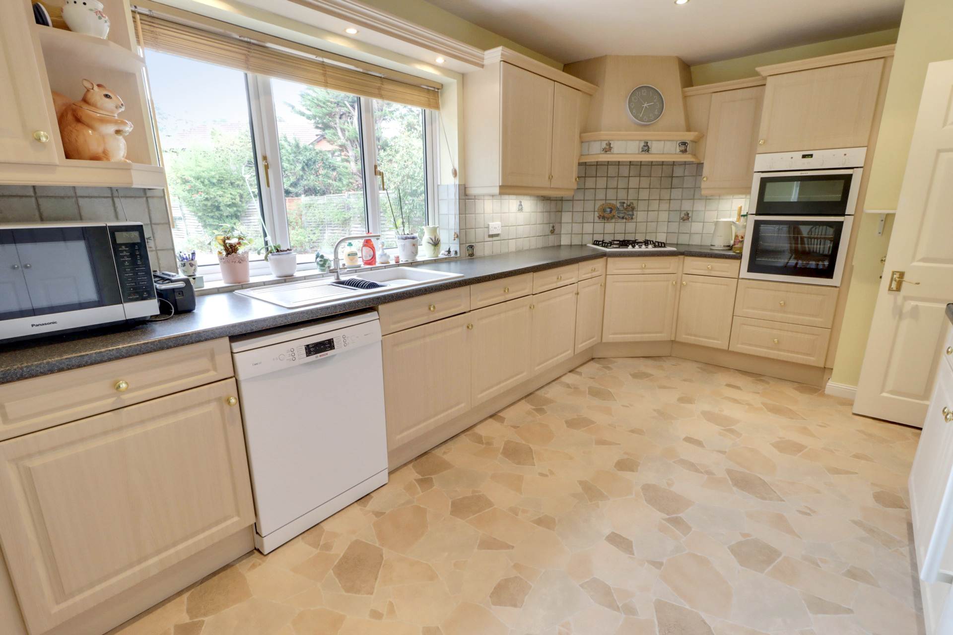 Barrington Close, Earley, Image 10
