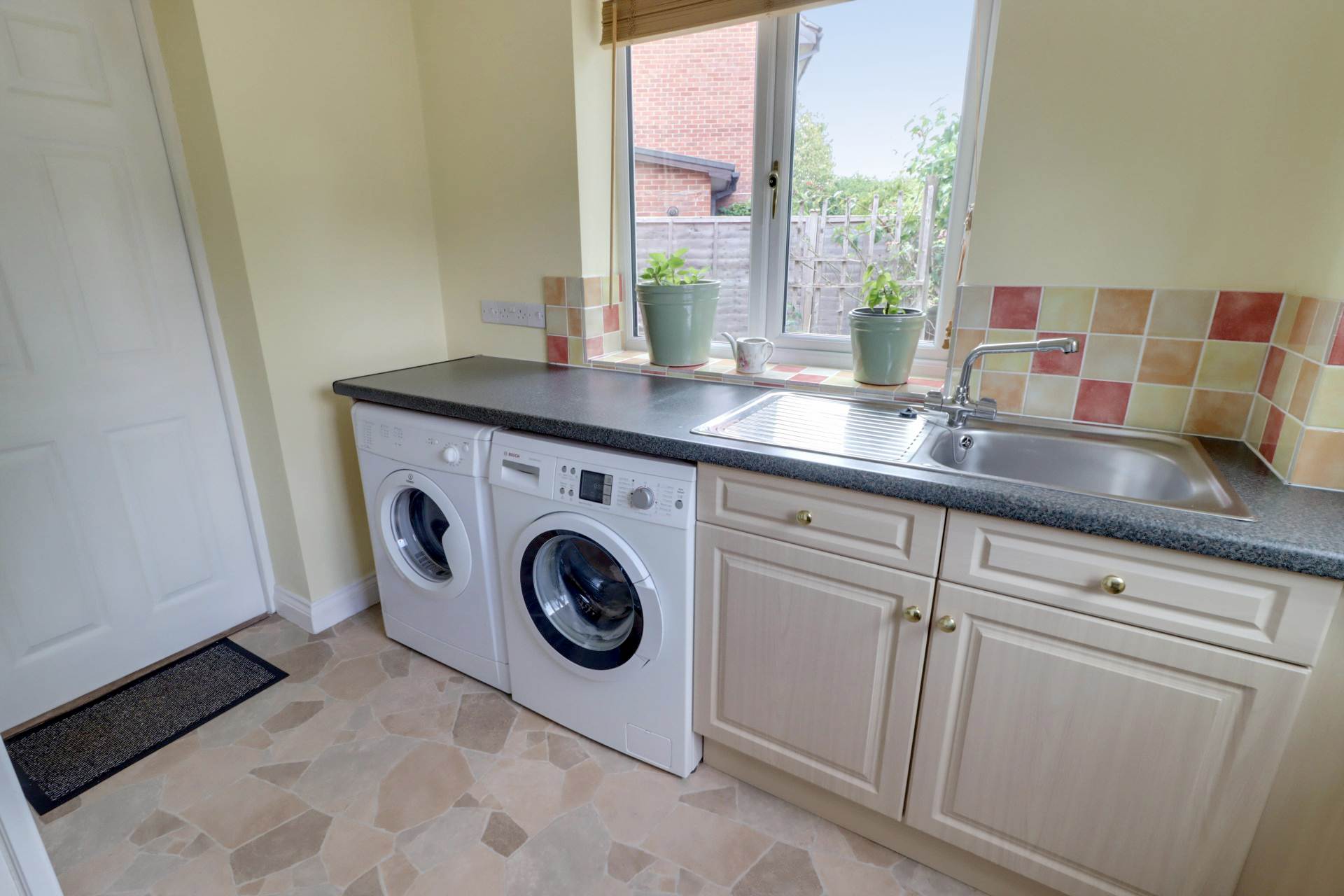 Barrington Close, Earley, Image 13