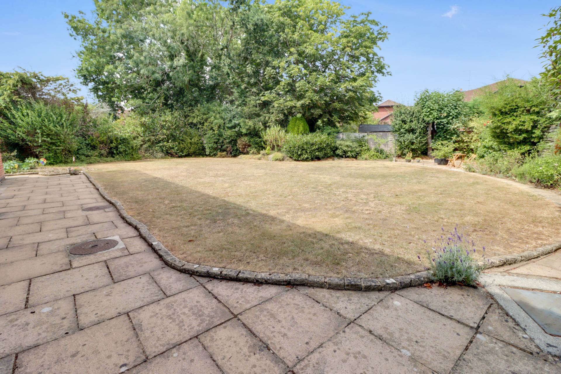 Barrington Close, Earley, Image 22