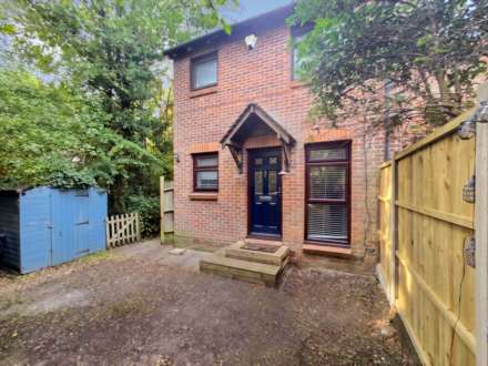 Larks Meade, Lower Earley, Reading, Image 1