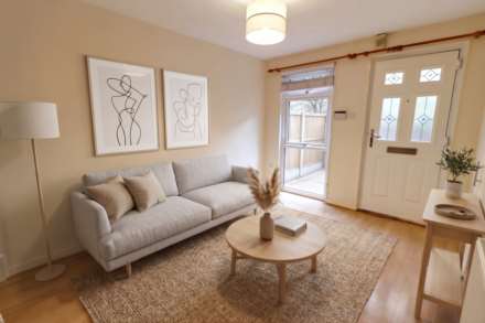 Larks Meade, Lower Earley, Reading, Image 2