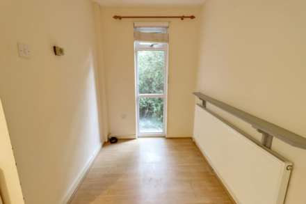 Larks Meade, Lower Earley, Reading, Image 9