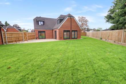 Silverfox Crescent, Reading, Image 17