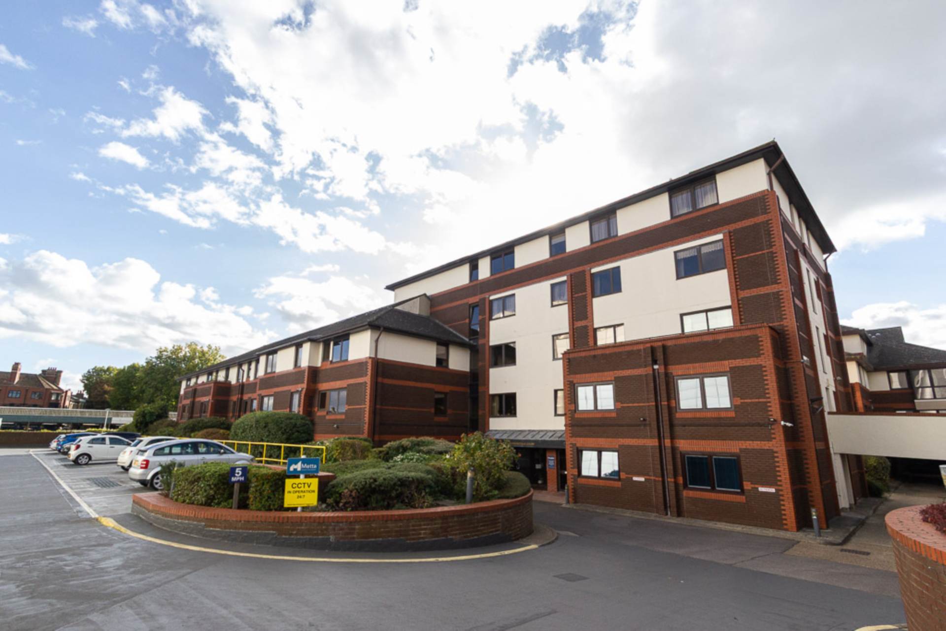 Sunningdale Court, Gordon Place, Image 1