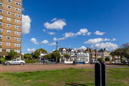 Westcliff Parade, Westcliff On Sea, Image 21
