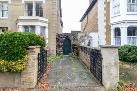 Park Road, Westcliff On Sea, Image 24