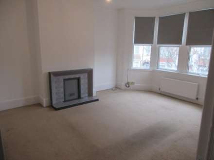 Ronald Park Avenue, Westcliff On Sea, Image 4