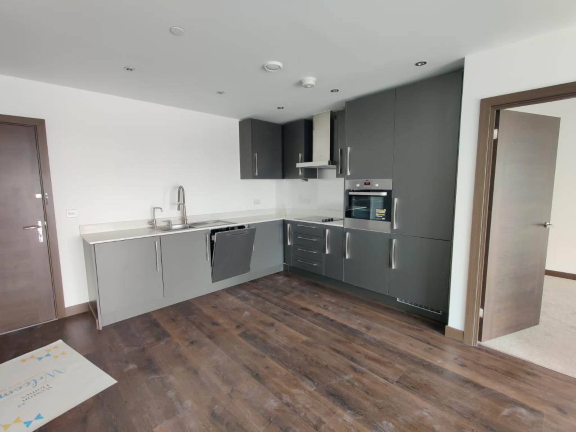 Victoria Central, Victoria Avenue, Image 2