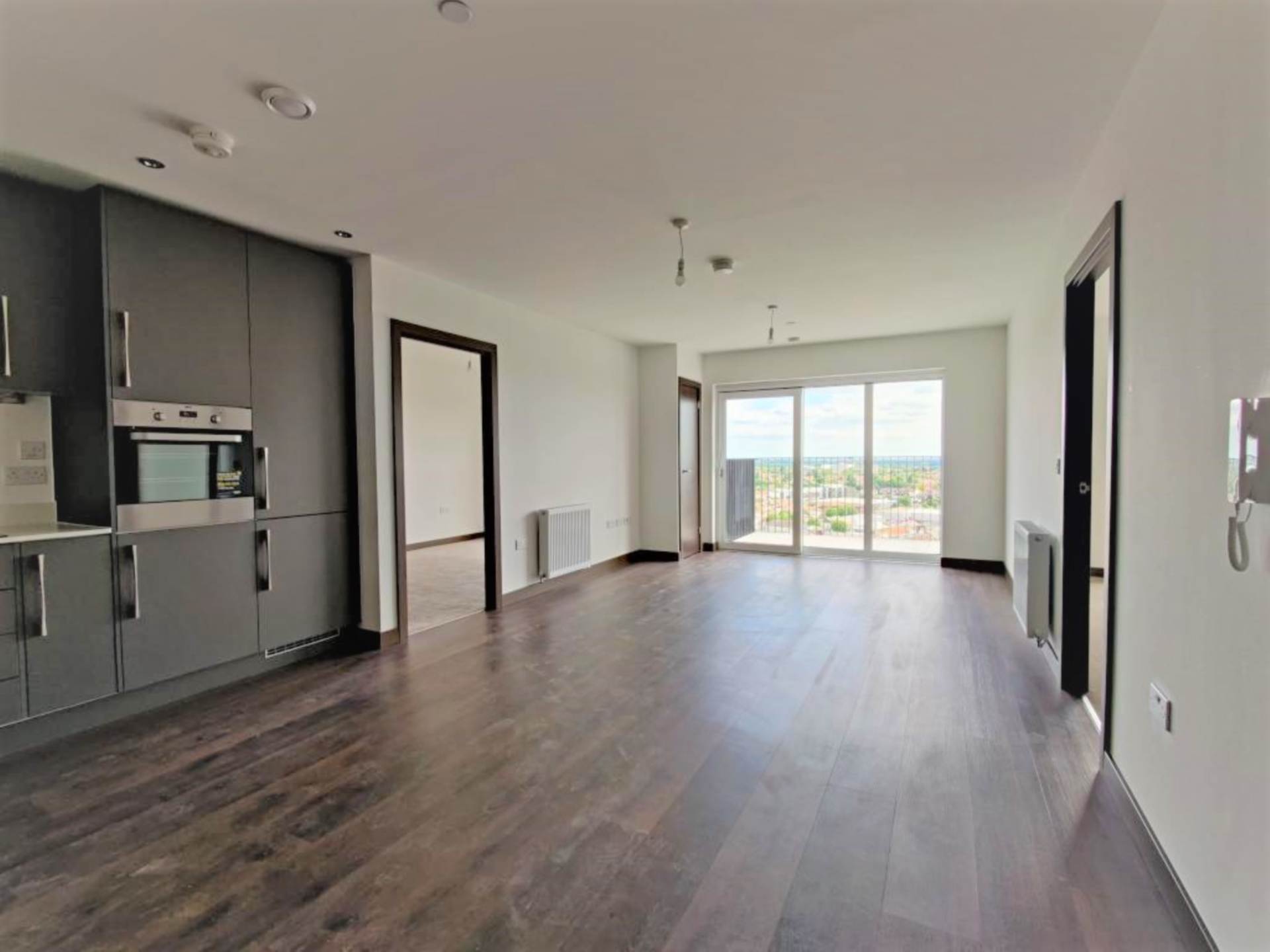 Victoria Central, Victoria Avenue, Image 3