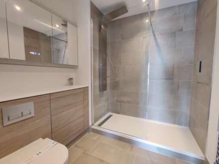 Victoria Central, Victoria Avenue, Image 4