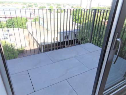 Victoria Central, Victoria Avenue, Image 9