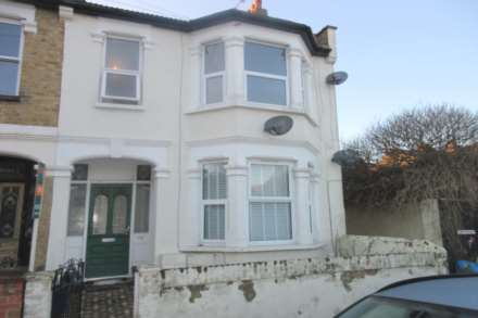 Ronald Park Avenue, Westcliff On Sea, Image 1