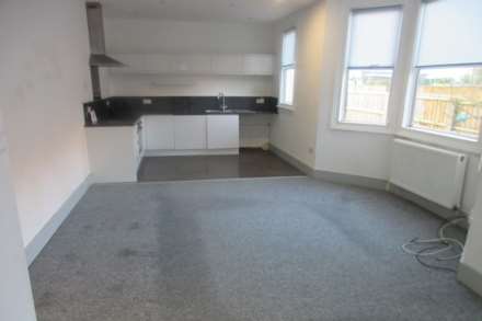 Ronald Park Avenue, Westcliff On Sea, Image 3