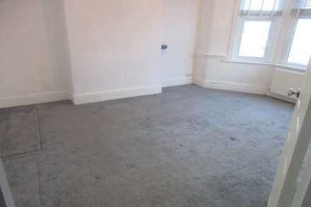 Ronald Park Avenue, Westcliff On Sea, Image 6