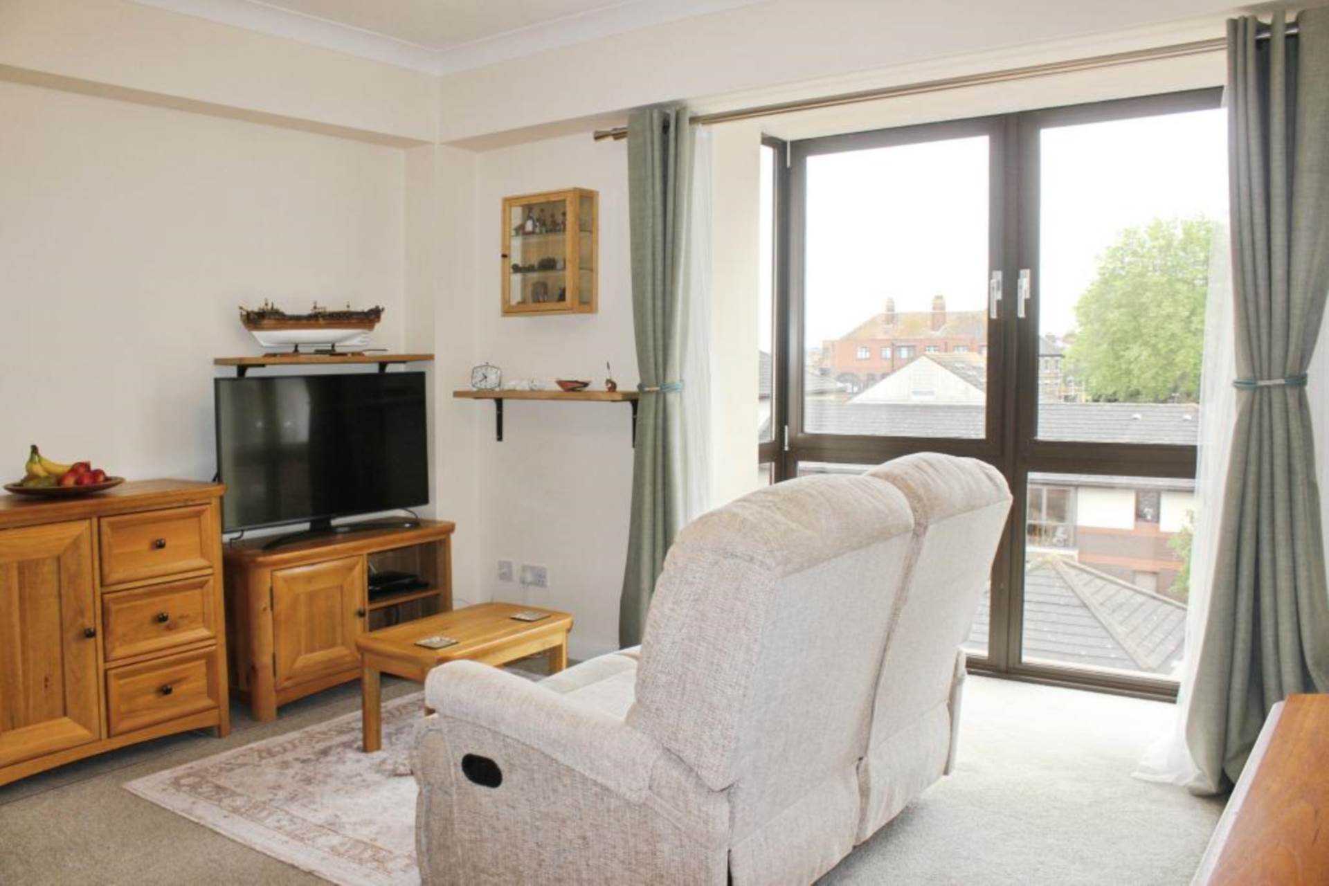 Napier Court West, Southend On Sea, Image 3
