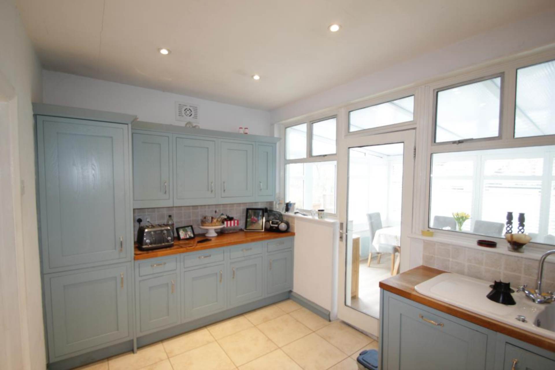 St. Johns Road, Westcliff On Sea, Image 3