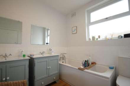 St. Johns Road, Westcliff On Sea, Image 13