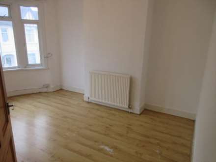 Ramuz Drive, Westcliff On Sea, Image 3