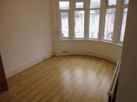 Ramuz Drive, Westcliff On Sea, Image 4