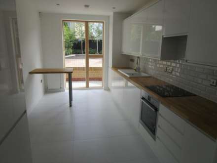 Off Adalia Crescent, Leigh On Sea, Image 2