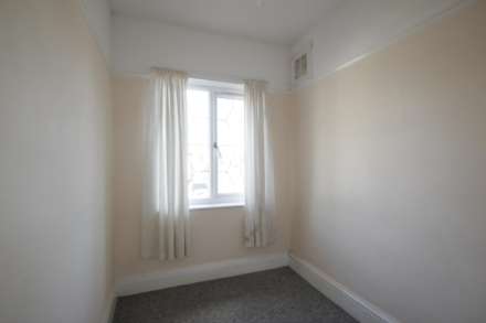 Earls Hall Ave, Southend-On-Sea, Image 13