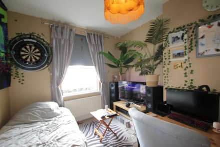 Park Terrace, Westcliff On Sea, Image 10