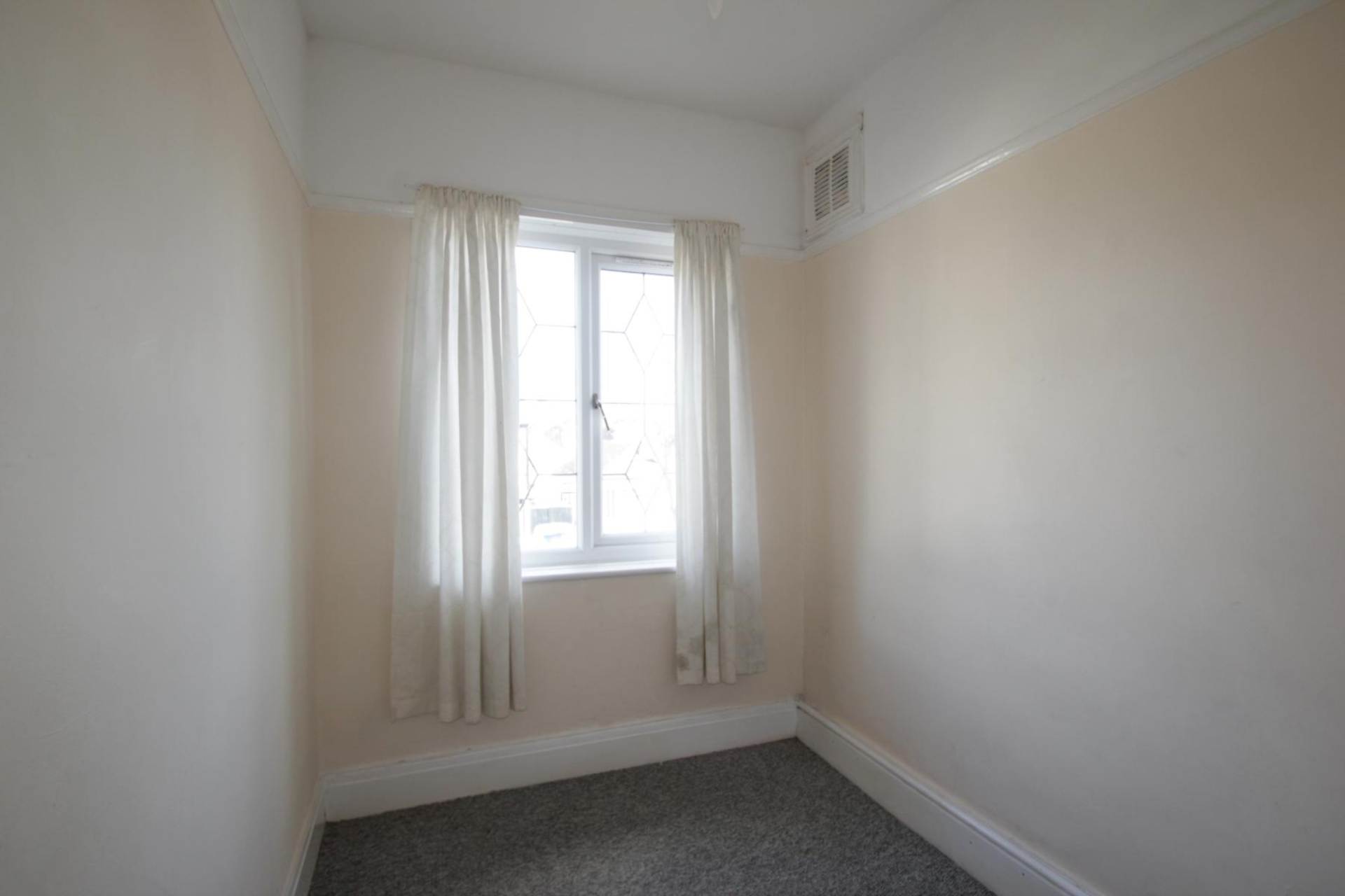 Earls Hall Ave, Southend-On-Sea, Image 13