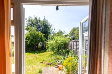Barbara Close, Rochford, Image 2
