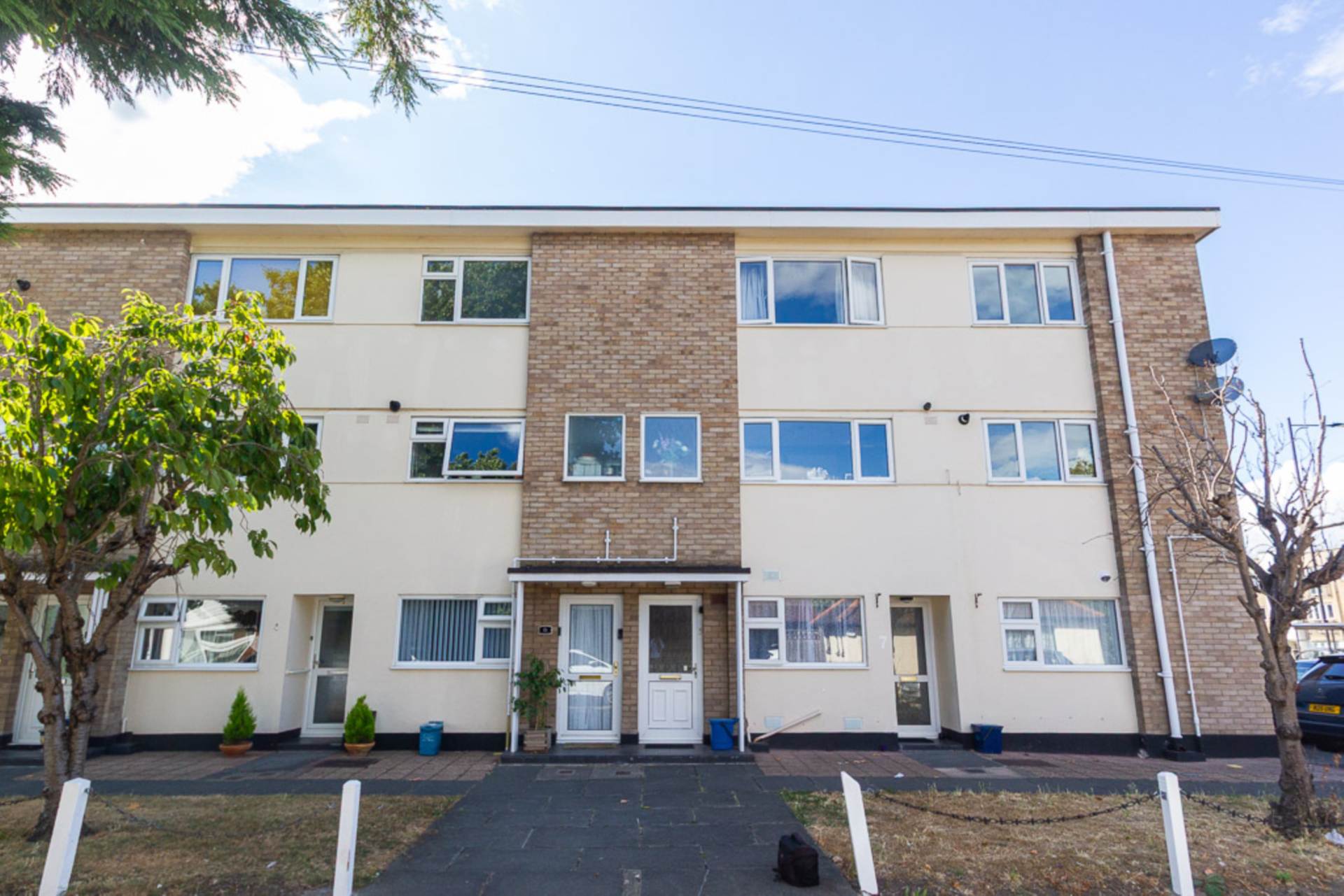 Lapwater Court, Leigh On Sea, Image 1