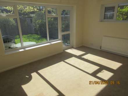 Chestnut Avenue, Lutterworth, Image 2