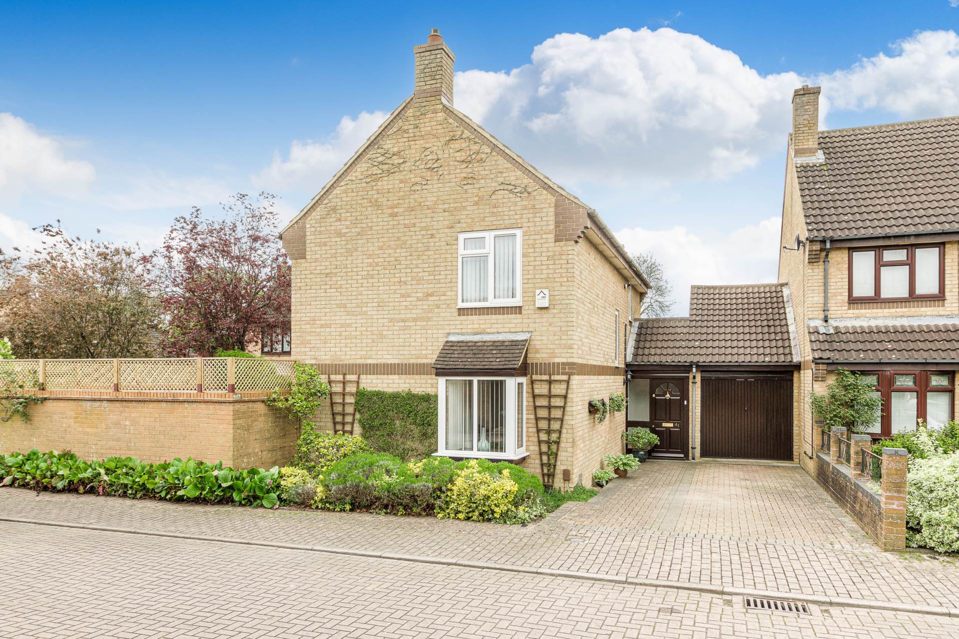 PROPERTY FOR SALE Estate Agents Newport Pagnell Newport Pagnell