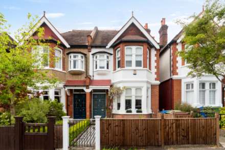 4 Bedroom Semi-Detached, Dovercourt Road, Dulwich, SE22 8UW