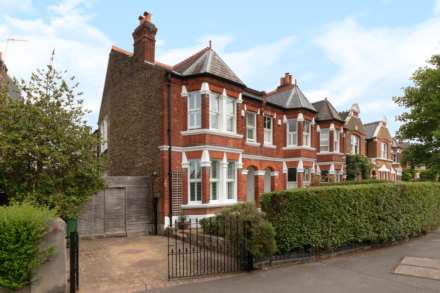 3 Bedroom Semi-Detached, Woodwarde Road, Dulwich, SE22 8UJ