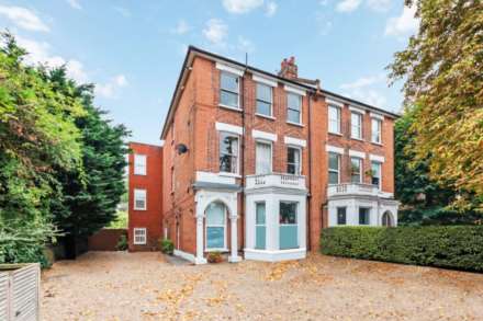 3 Bedroom Maisonette, Idminston Road, West Dulwich, SE27 9HL