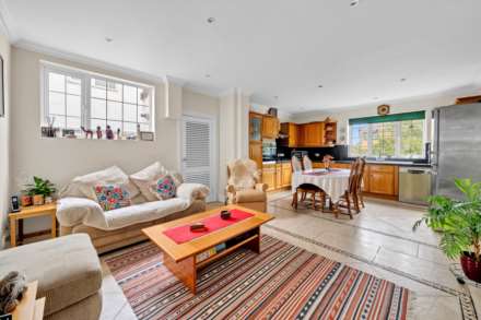 Lawrie Park Avenue, Sydenham, Image 2