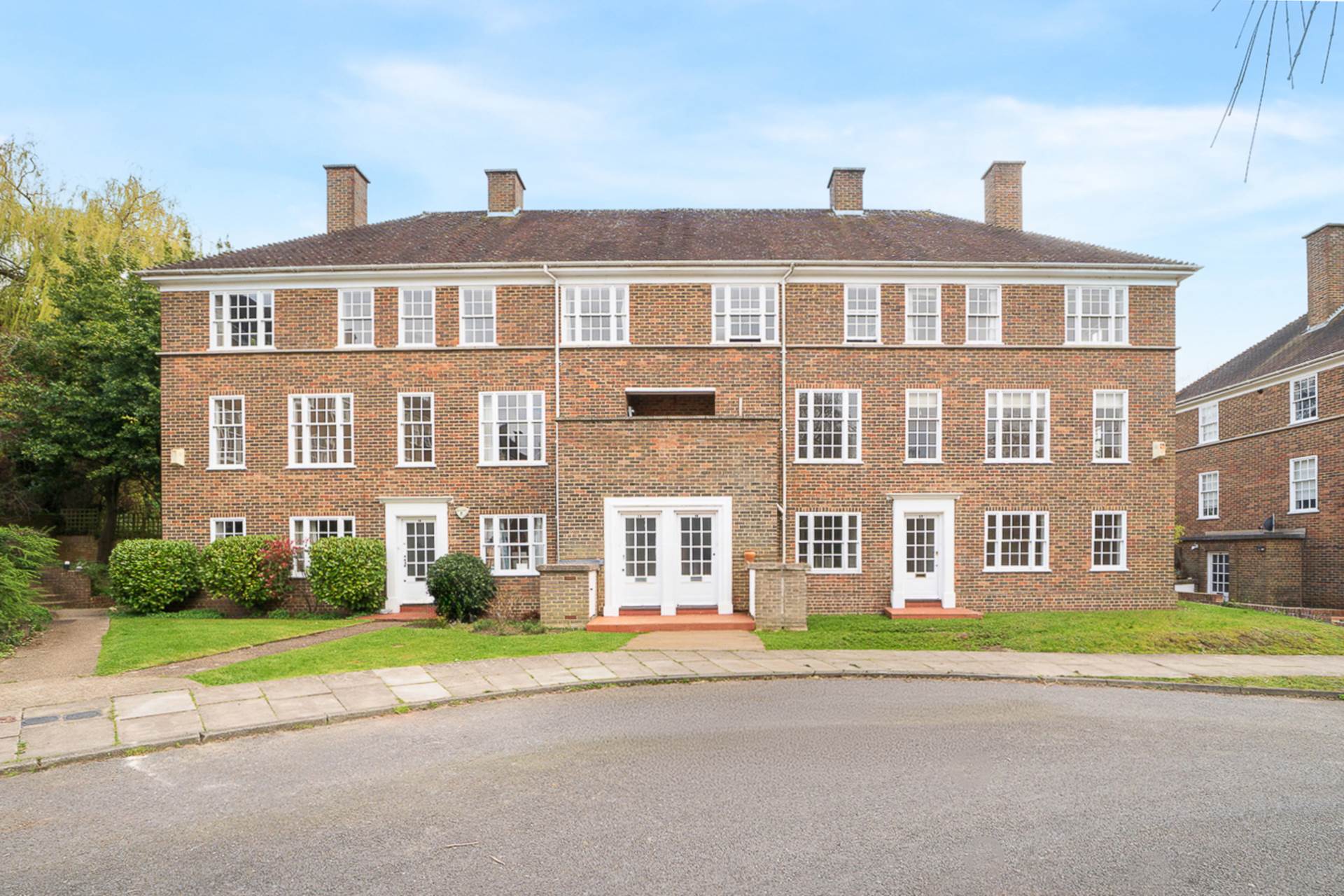 Stonehills Court, Dulwich, Image 1